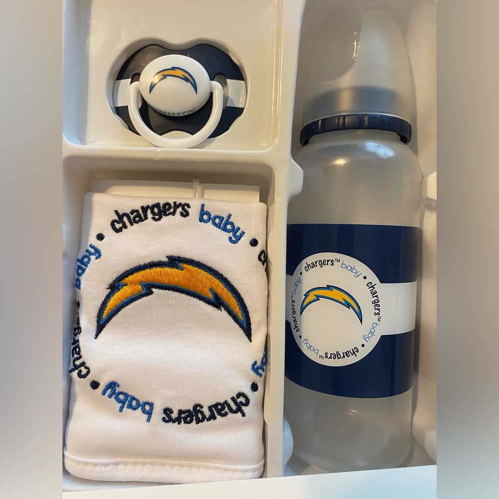 NFL KICKOFF Collection 3 Piece Feeding Set- Bottle-Bib-Pacifier  S.D Chargers